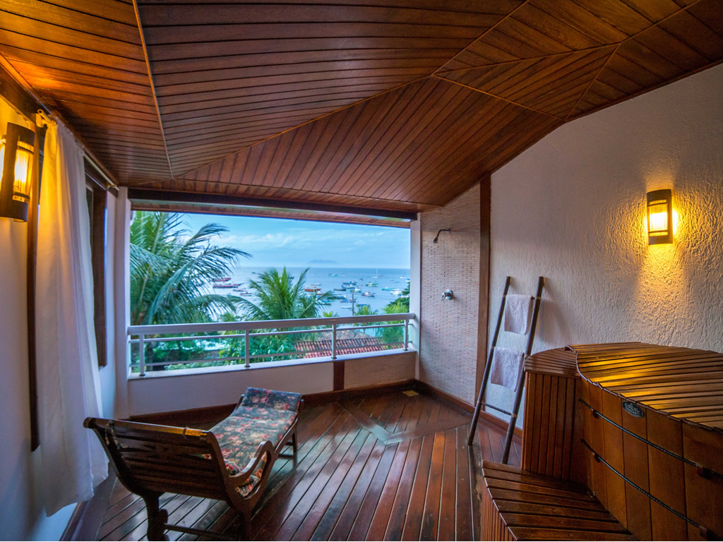 Suíte Presidencial frente ao mar com ofurô de luxo e vista 180 graus da Praia da Armação